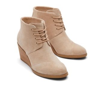 Nwt Toms suede Hyde wedges